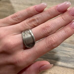 Elegant Silver Floral Ring